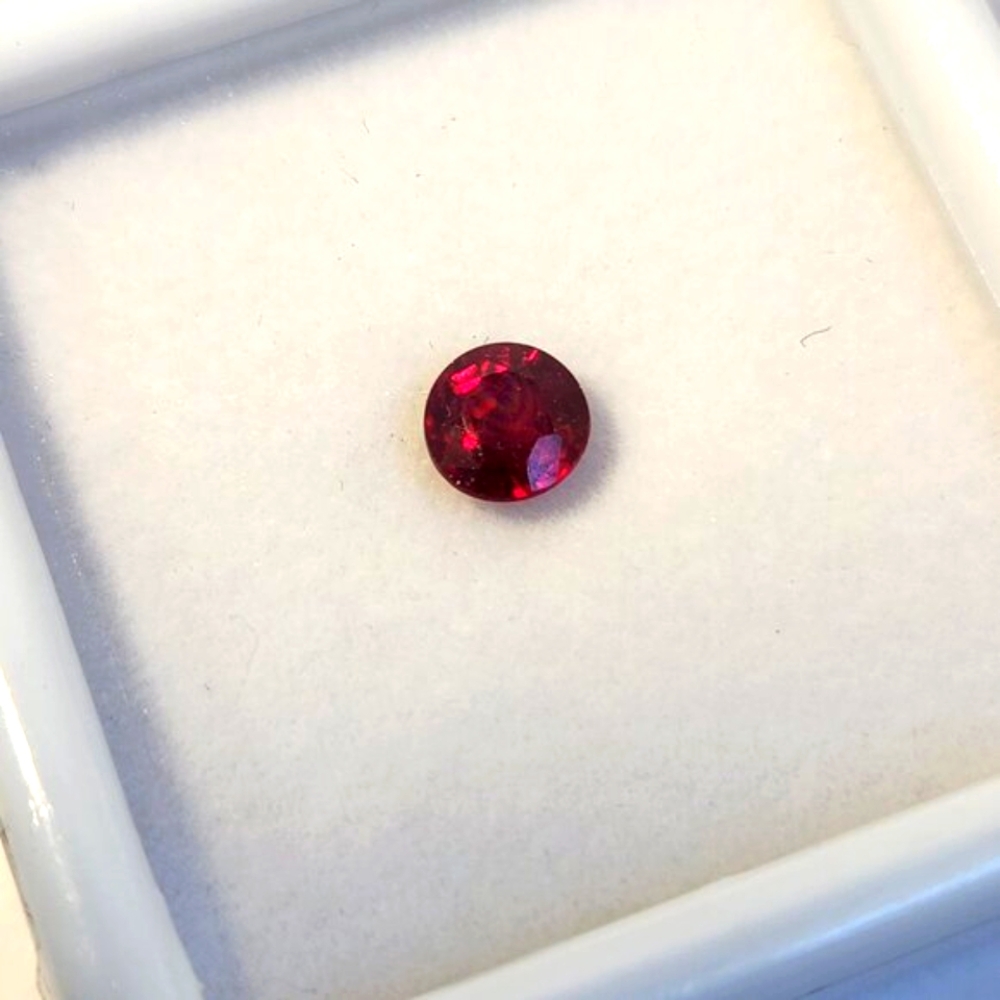 NIB VTG "Fissure Filled Ruby" 5.75mm 0.97cts Round Loose Gemstone